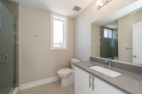 423 Ravenhill Avenue Rentals Third Floor (Suite C) Photo: Bathroom