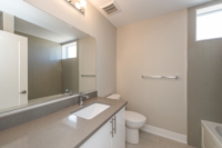 423 Ravenhill Avenue Rentals Second Floor (Suite B) Photo: Bathroom